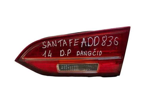 Tailgate rear/tail lights