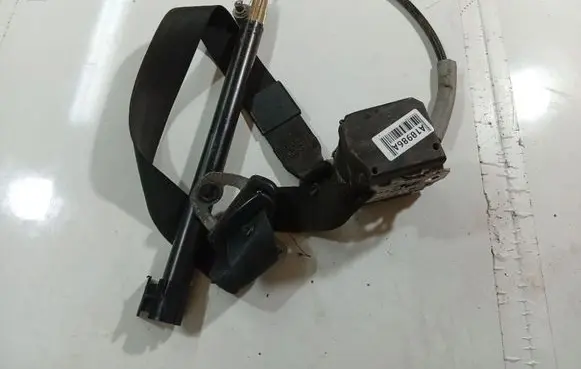Volkswagen PASSAT B4 Front seatbelt E1040074