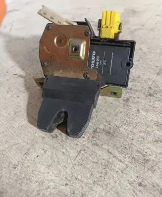 Volvo S70 V70 V70 XC Tailgate/trunk/boot lock/catch/latch 9152704 100298