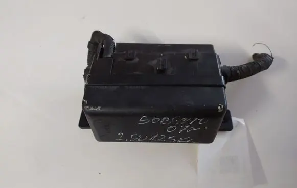 KIA Sorento Relay mounting block OK53A67BX1