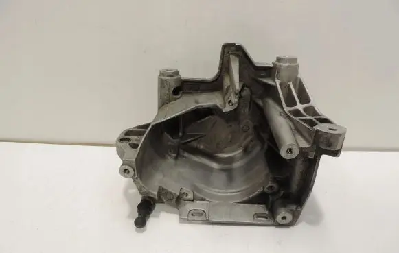 Ford Kuga II Engine mounting bracket 9804498180