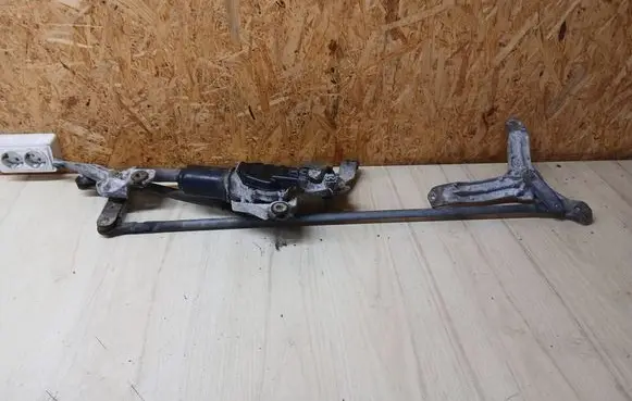 Mitsubishi Grandis Front wiper linkage and motor 34826