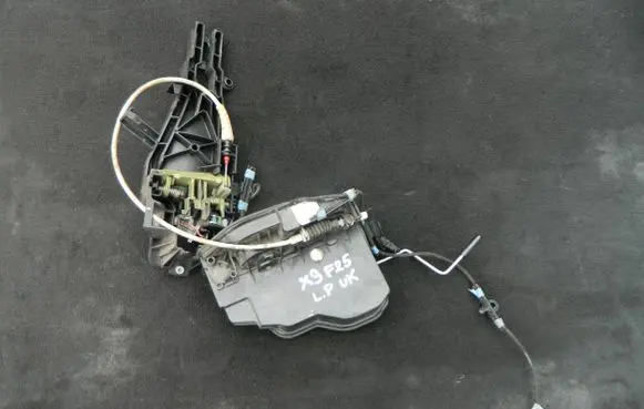 BMW X3 F25 Front door lock 7276681