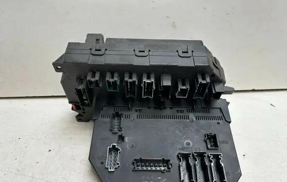 Mercedes-Benz S W221 Fuse module A2215402862 A2215457732