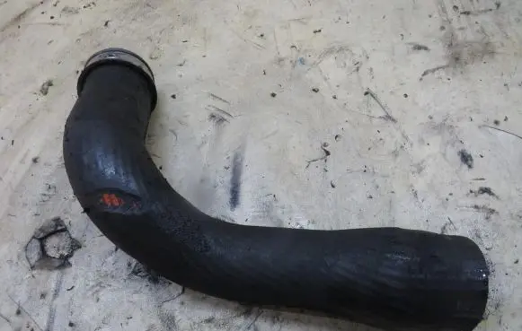 Jeep Grand Cherokee (WK) Intercooler hose/pipe