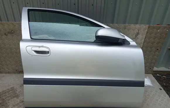 Volvo V70 Front door