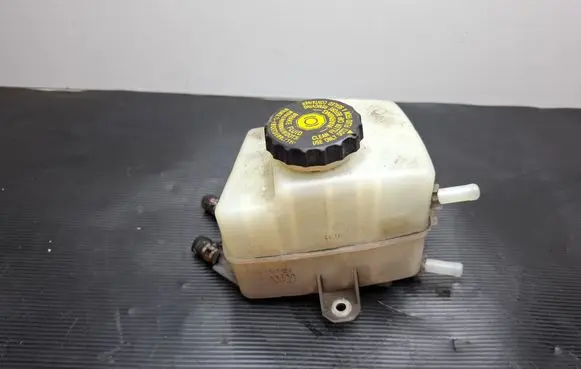 Lexus RX III Brake fluid reservoir 