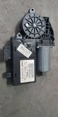 Peugeot 307 CC Vent window/glass motor 9651734880