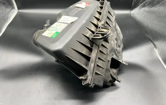 Ford Mondeo MK IV Air filter box 6C1112B579AA 26870915OK