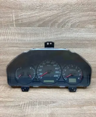 Mazda MPV II LW Speedometer (instrument cluster) 1575100482 LD2455430A