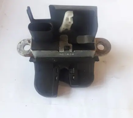 Seat Altea XL Loading door lock 5P0827505B 5P0827505D