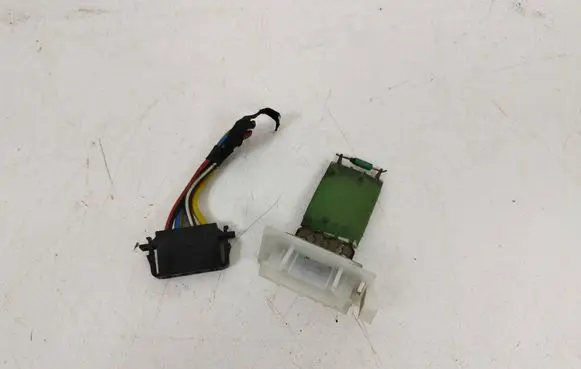 Volkswagen Caddy Heater blower motor/fan resistor 1J0972754