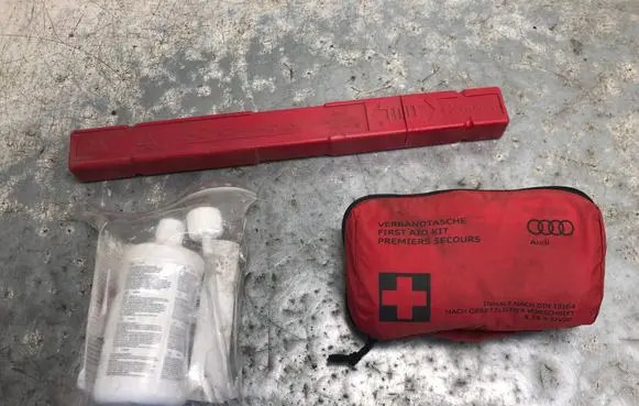 Audi A4 S4 B8 8K Emergency warning sign 8K080251B 8F0860282D