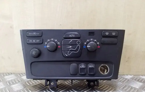 Volvo V70 Climate control unit 8691876