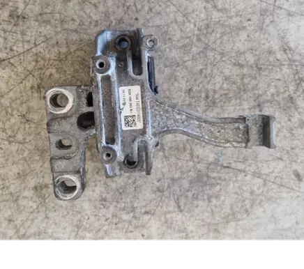 Engine mount bracket
