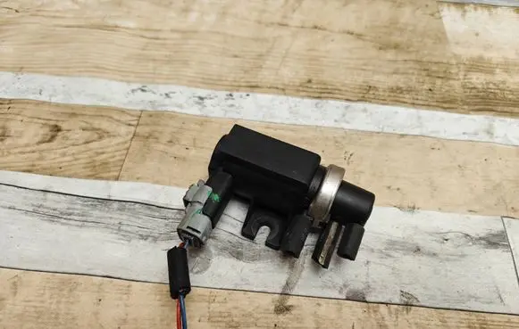 Citroen C5 Turbo solenoid valve 4M509E882AA