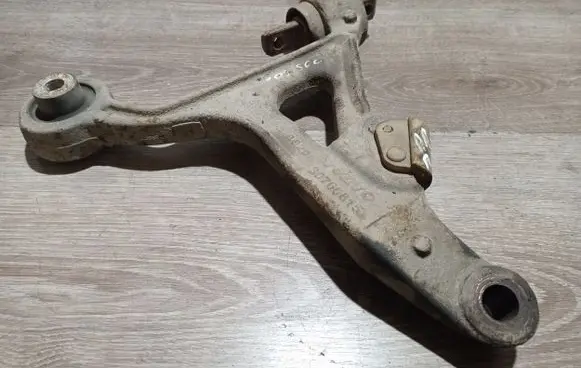 Volvo S60 Front lower control arm/wishbone 30760815
