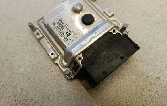 KIA Rio Engine control unit/module 3911103855 9001140731KD 1E44410Y