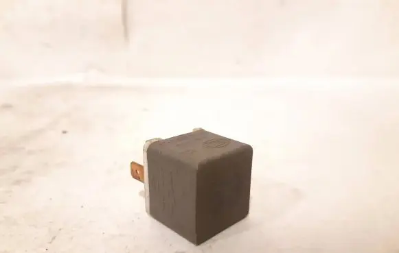 Volkswagen Touran I Other relay 141951253B