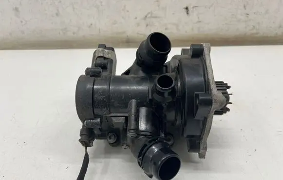 Seat Leon (5F) Water pump F56777619 F56777612