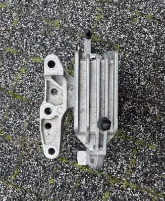 BMW 1 F40 Engine mount vacuum valve 