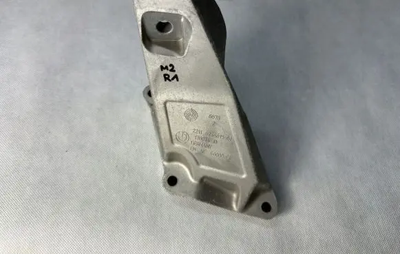 BMW 7 E65 E66 Engine mounting bracket 6754615