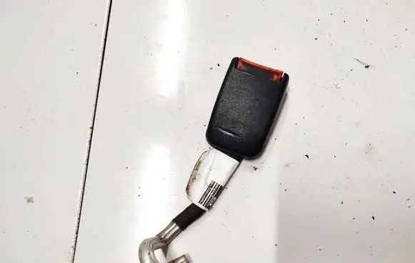 Audi 80 90 S2 B4 Front seatbelt buckle 8a9857740a 30041993