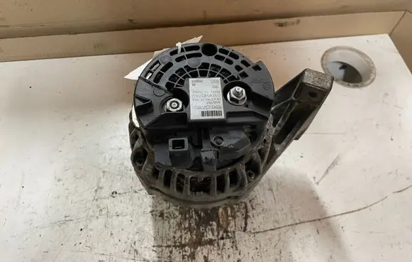 Volvo V70 Generator/alternator 30667787 0124525060