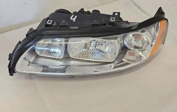 Volvo XC70 Headlight/headlamp 30698835 89900331 8990033