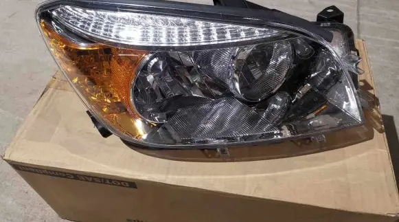 Toyota RAV 4 (XA30) Headlight/headlamp 8113042330