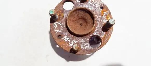 Rear wheel hub