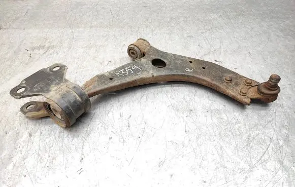 Ford Focus Front lower control arm/wishbone 4171110131