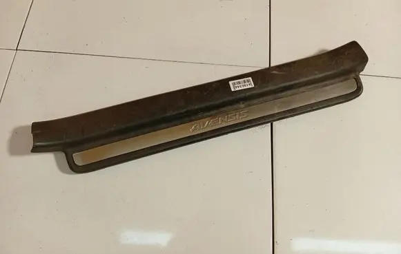 Front sill trim cover