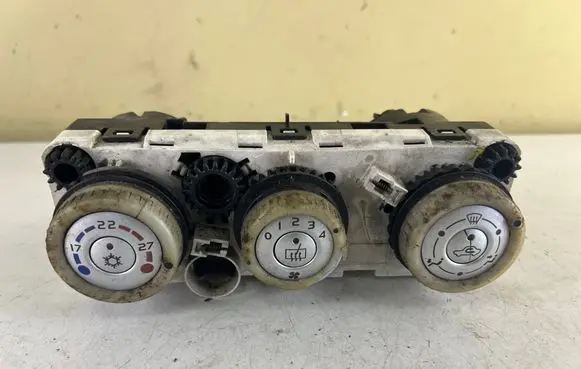 Mitsubishi Colt Climate control unit 69667301 69657305