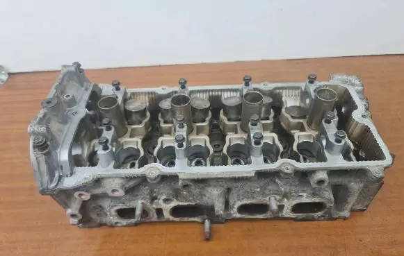 Nissan X-Trail T30 Engine head 