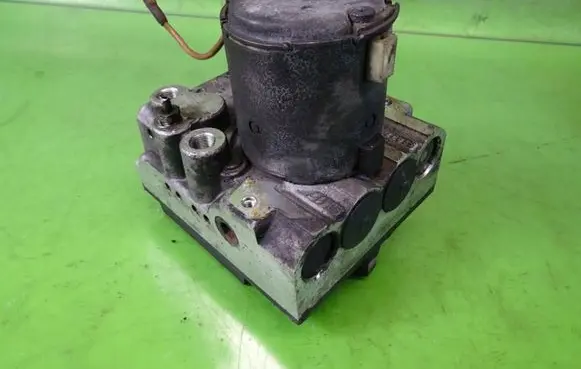 BMW 5 E39 ABS Pump 0265217000 1090810