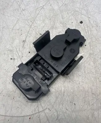 Audi A6 S6 C6 4F Tail light bulb cover holder BL3158B