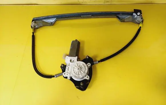 Renault Clio II Front door window regulator with motor 0130822019