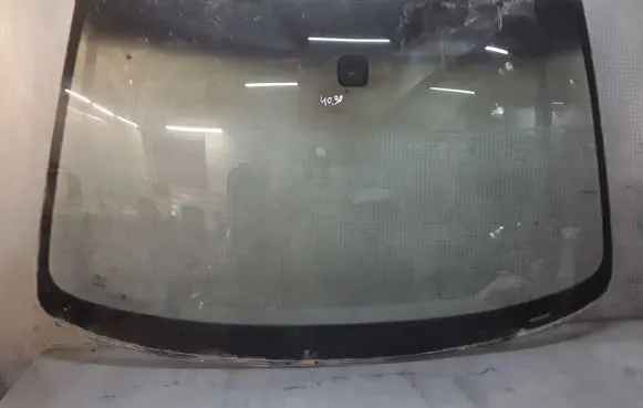 Volkswagen Touareg I Front windscreen/windshield window 