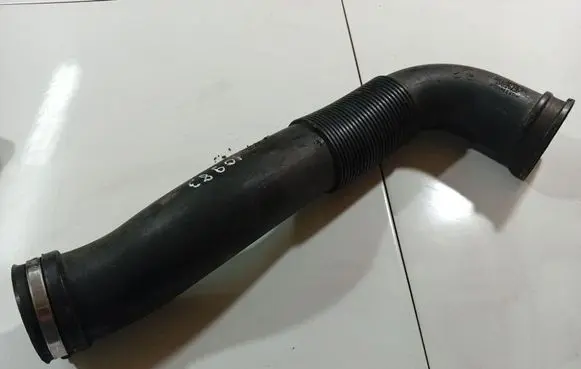 Chevrolet Captiva Air intake hose/pipe 55559548