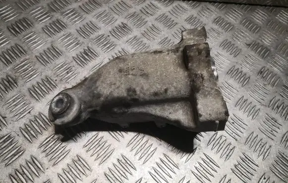 Mercedes-Benz C W204 Engine mounting bracket 6512233504 A6512233504