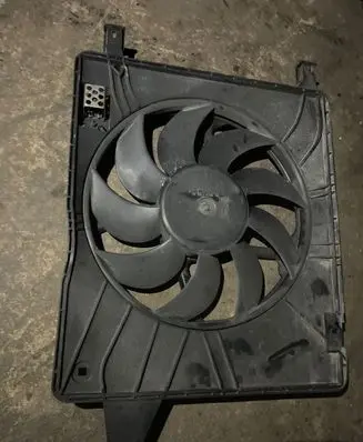 Nissan Qashqai+2 Radiator cooling fan shroud 5393199
