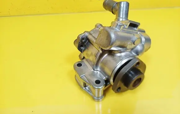 Mercedes-Benz Vito Viano W638 Power steering pump 91208