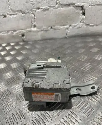 Toyota Avensis T250 Power steering control unit/module 8965005040