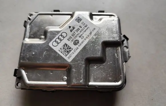 Volkswagen Tiguan Headlight ballast module Xenon 8V0907399B
