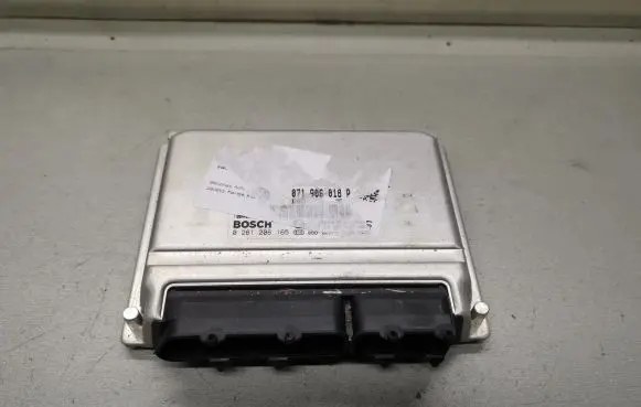 Volkswagen PASSAT B5 Engine control unit/module 071906018P 0261206165