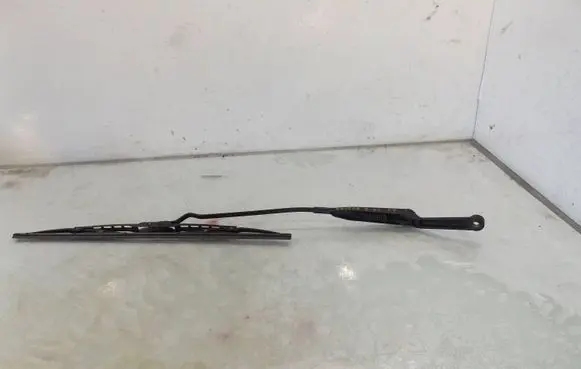 Opel Vectra B Front wiper blade arm