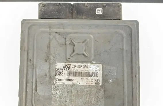 Volkswagen Polo V 6R Engine control unit/module 03F906070HE 03F907309AJ 5WP44820