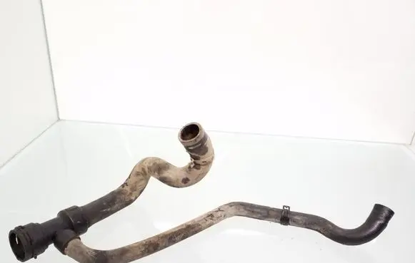 Volkswagen PASSAT B5 Engine coolant pipe/hose 8D0121055F