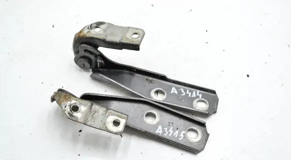 Audi A3 S3 8P Engine bonnet/hood hinges 8P0823301 8P0823302